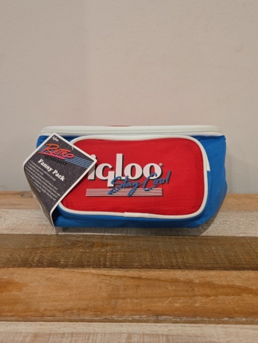 Igloo Retro Cooler Bag 3 Can Maximum Capacity Blue Red White Vintage Style New